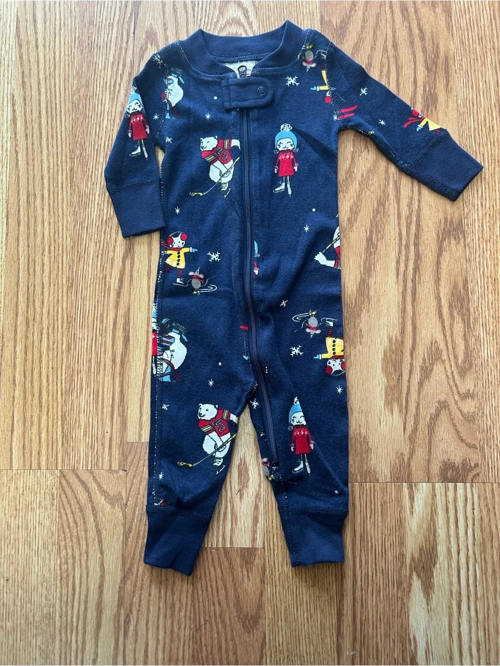 Hanna Andersson Rainbow and Navy Holiday Print Footed One-Pieces Size 50/US 0-3